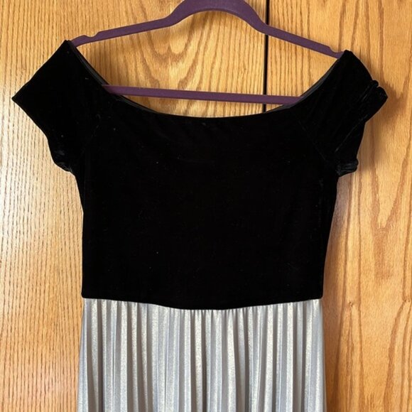 LIKE NEW Donna Morgan black velvet formal dress - Picture 4 of 9